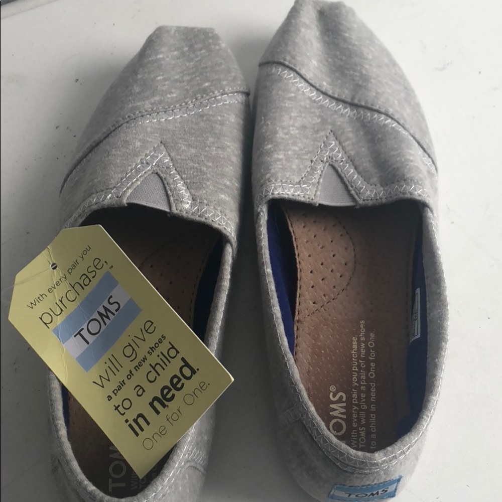 Women NEW, never worn classic grey TOMS